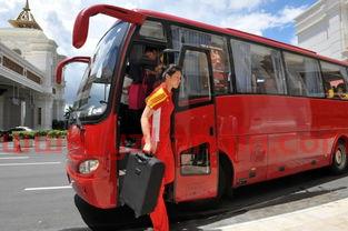 中国女排队员下大巴车视频（中国女排汽车）