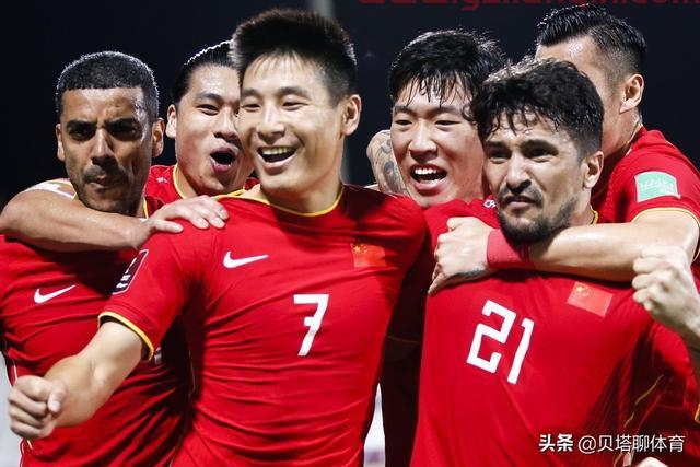 热议国足1-1阿曼：历史最差教练没有之一！李铁换洛国富，太绝了