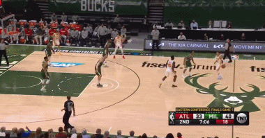 NBA东决：老鹰客场116-113险胜雄鹿，48分特雷-杨可谓一战封神