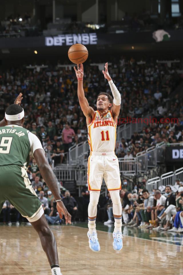 NBA东决：老鹰客场116-113险胜雄鹿，48分特雷-杨可谓一战封神